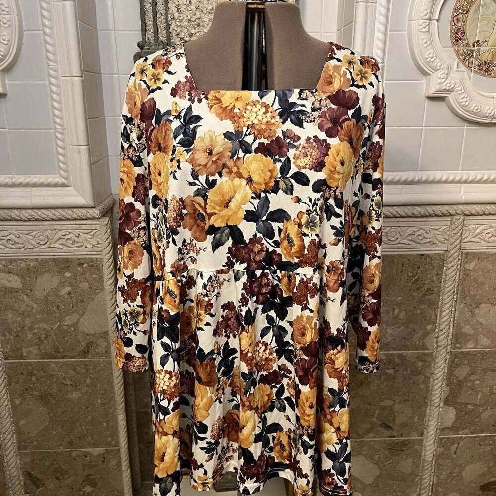 C W Classics. Size 4X. Square Neck. Gathered Relaxed Fit. Stretch Top. B55